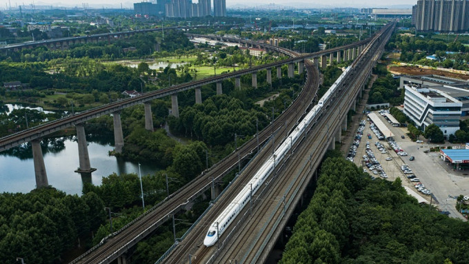 中國高鐵不斷刷新各項「世界第一」。