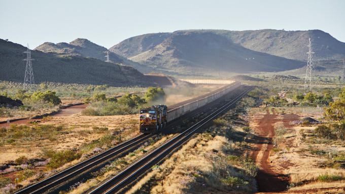 Rio Tinto为全球第二大的铁矿供应商，澳洲西部Pilbara的autohaul为全球首个无人驾驶的铁路系统，未来预计可从5G网络切片，进一步简化操作。Rio Tinto部署私用LTE网络自动化矿场操作。（图片来源：Rio Tinto网站）