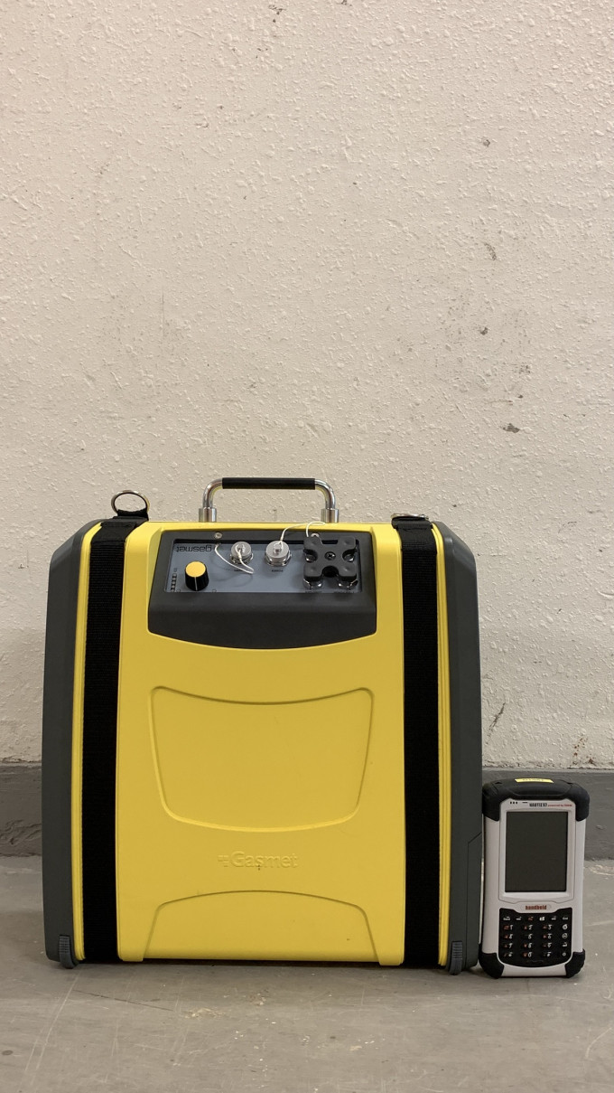 消防处危害物质专队配备Gasmet DX4040便携式 FTIR 气体分析仪，可同时监测二十五种气体浓度。 消防处提供