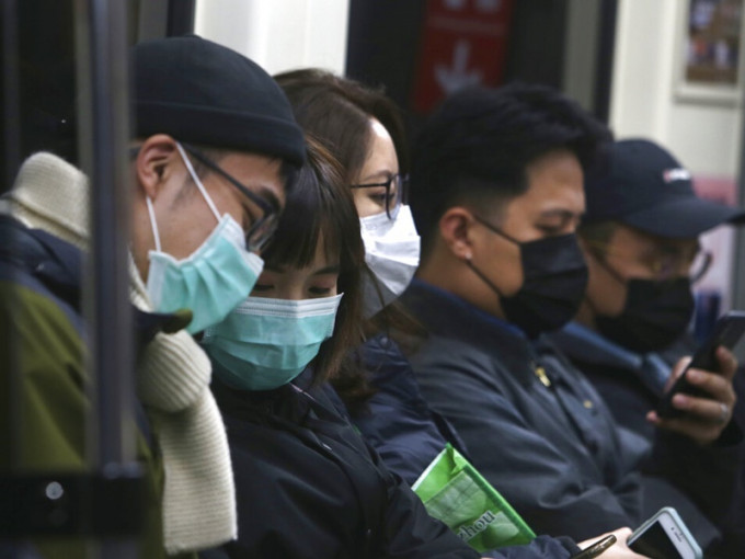台灣延長口罩出口禁令至四月底。AP