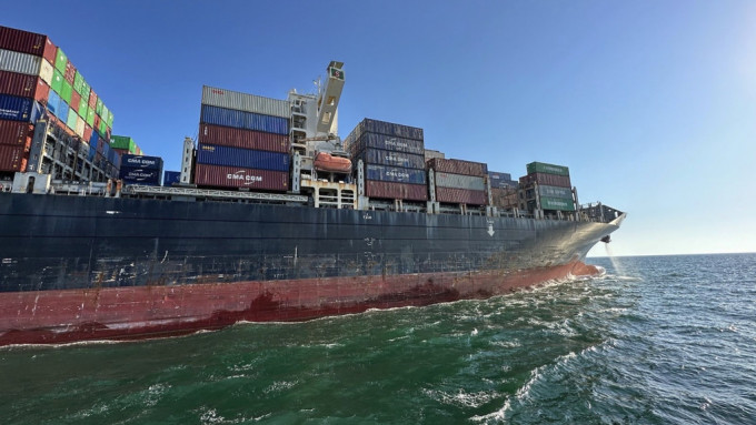 在香港掛牌的「約瑟夫舒爾特號」（JOSEPH SCHULTE）貨櫃船嘗試經「新臨時走廊」離開黑海港口。 路透社