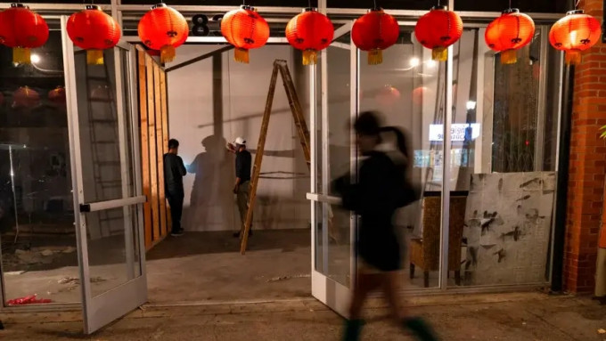 洛杉矶唐人街一家中式餐馆抵受不住新冠疫情转做艺廊。 资料图片