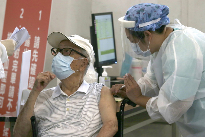 台湾已展开新冠疫苗接种。AP图片