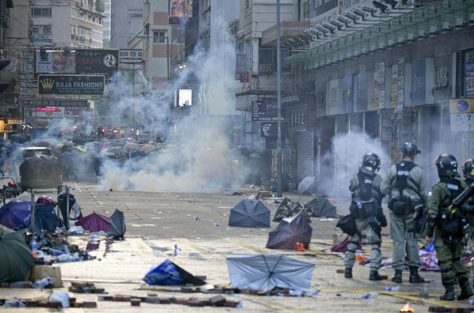 上月18日不少市民到油尖旺一帶支援理大被困示威者，其中一名舞台技術員被控暴動罪。 資料圖片