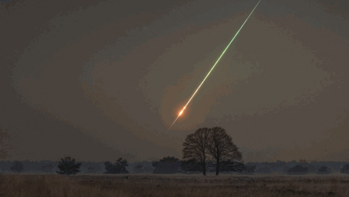 小行星SAR2667撞地球！瞬間「白光墜落」英法民眾搶睹流星秀