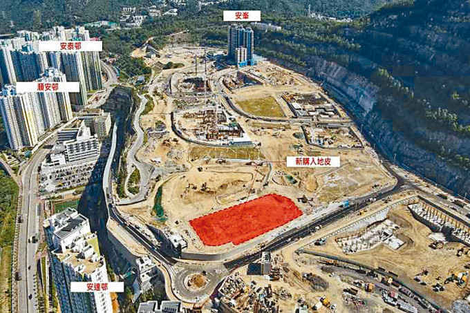 领展斥资七亿六千六百万勇夺安达臣道商业地皮（红框示），将该用地发展为包括零售、鲜活街市及停车场的社区商业设施。