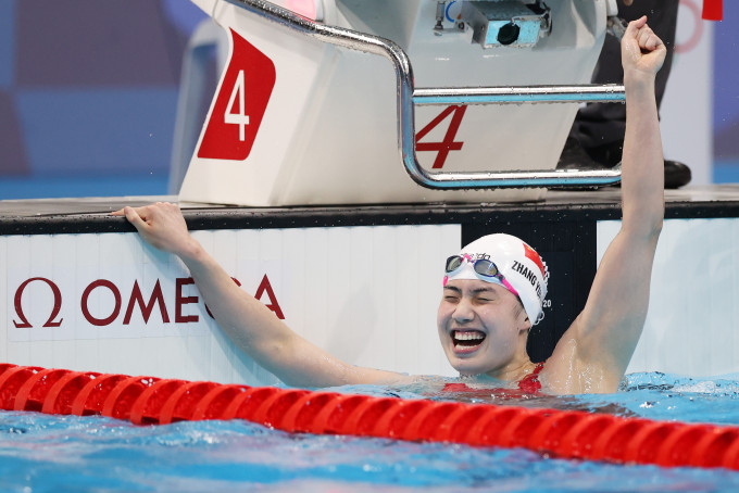 中国夺女子4x200米自由泳接力金牌。网上图片