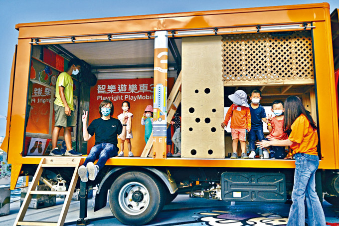 ■「智乐游乐车三系」昨首度在维港海滨公开露面。