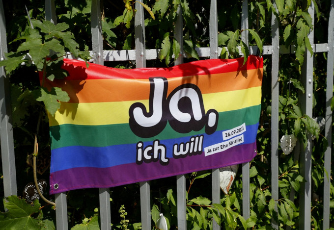 瑞士9月投票通过同性伴侣公证结婚合法化，并认可收养子女的权利。REUTERS图片