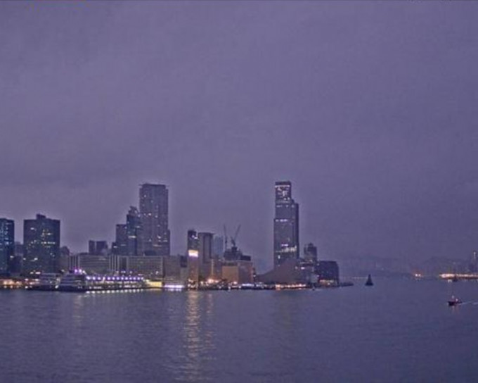 預測今日多雲有驟雨。天文台圖片