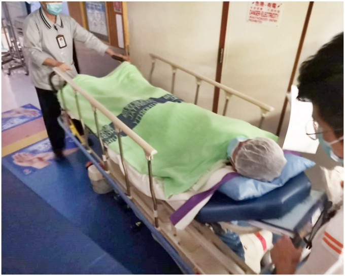 14岁中枪示威者在屯门医院留医。