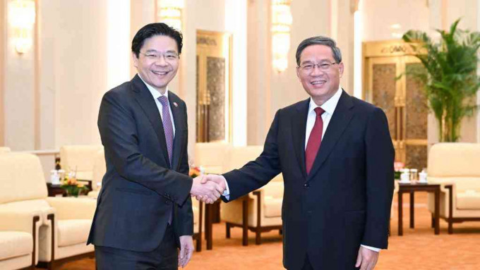 国务院总理李强16日在人民大会堂会见来华访问的新加坡副总理兼财政部长黄循财。新华社