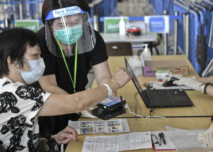 民政事務總署宣布將停止36條分區家居檢疫支援熱線服務。資料圖片