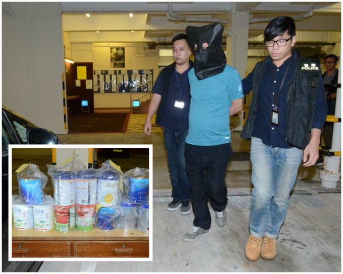 警方撿獲12罐配方奶粉。