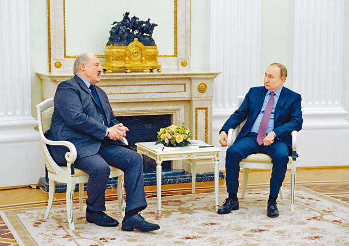 普京周五在克里姆林宮接見白俄羅斯總統盧卡申科。 