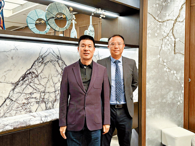 都市丽人主席兼行政总裁郑耀南表示，今年开店目标为1100间。