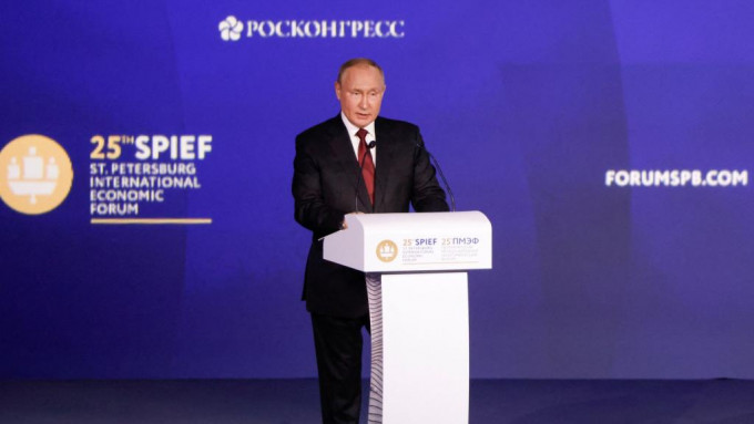 普京在国际经济论坛上发表充满战斗格的演说。REUTERS