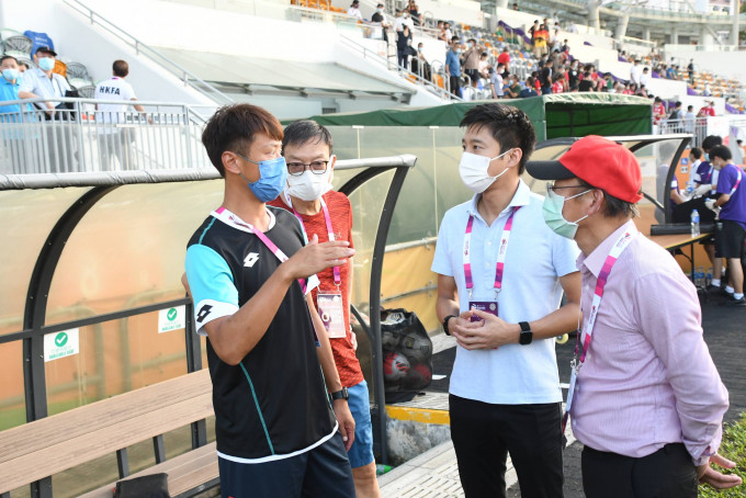 張健峰（左）認為香港U23仍有兩大缺點需要改善。吳家祺攝