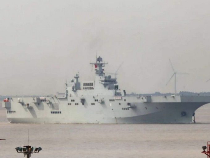 中國首艘075型兩棲攻擊艦完成首次試航。網圖