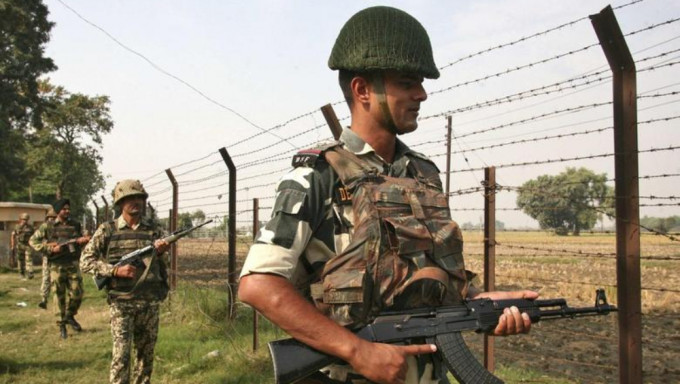 印度軍隊向錫亞爾科特邊界沿線的巴基斯坦哨所開火。 路透社資料圖