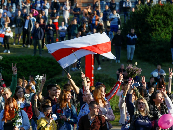 首都明斯克有大批群眾繼續上街及參加集會。AP相片