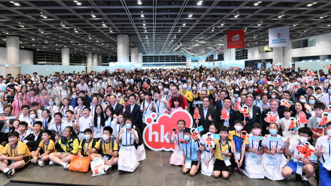 香港创新基金主办的第二届香港创科展一连两天（17至18日）在湾仔会展举行，共吸引逾两万人次入场参观。禇乐琪摄