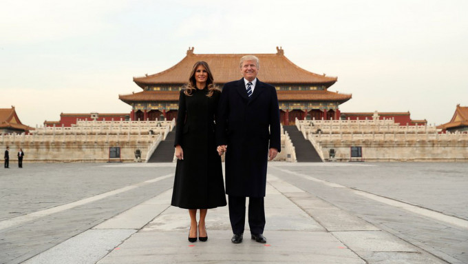 北京外交部盼特朗普夫妻早日康復。AP資料圖片