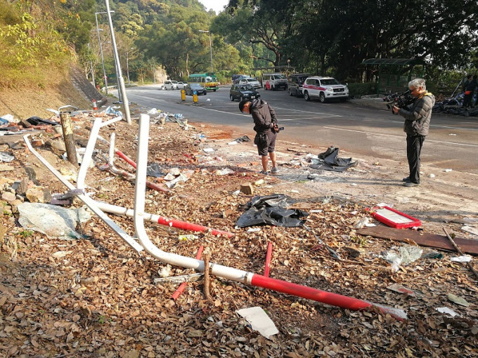 道路安全研究小組主席鄺子憲表示，現時不少巴士站設在高速公路旁邊，令候車乘客有風險。資料圖片