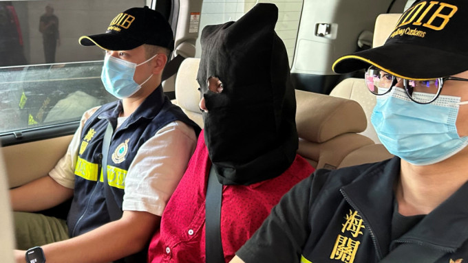 被捕男子被控两项贩运危险药物罪，明(30日)于屯门裁判法院提讯。蔡楚辉摄