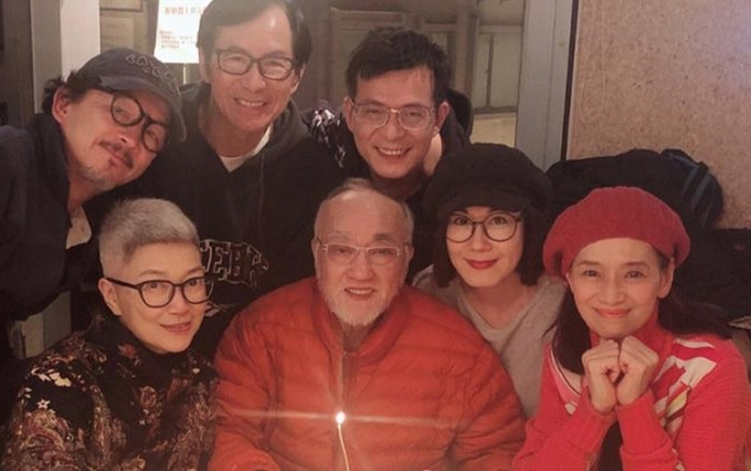 吴丽珠表示《欢乐今宵》一班好友不时相约聚旧，18年就同刚接受「通波仔」手术嘅鹏哥庆祝77岁生日。