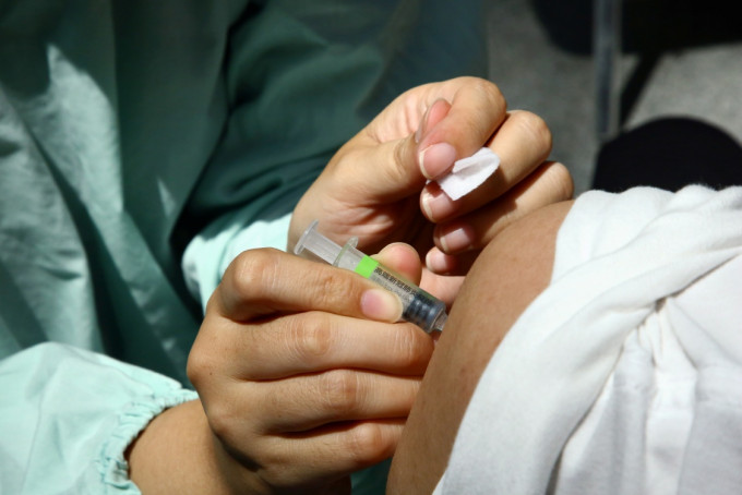 台灣接種高端疫苗後死亡個案增至3宗。路透社圖片