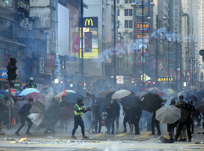 周二(1日)在油麻地彌敦道發生警民衝突。資料圖片