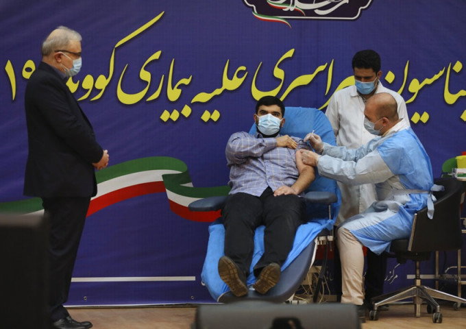 伊朗有伊斯兰教士散播谣言，阻吓民种接种新冠疫苗。AP图片