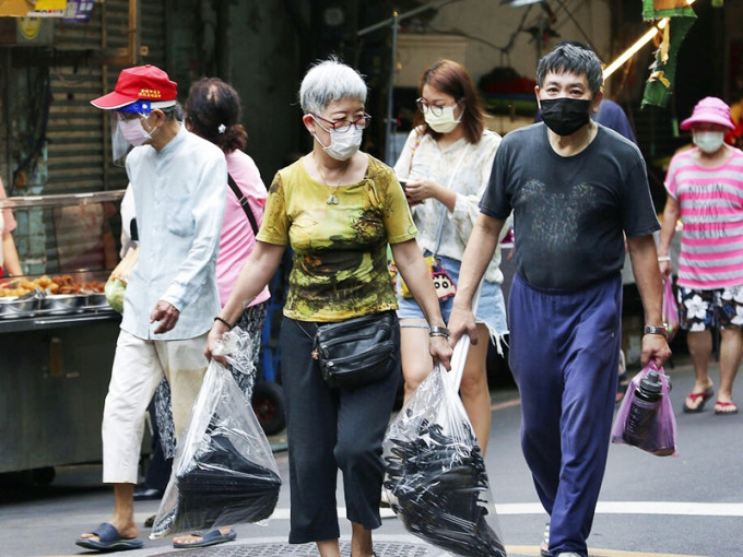 台灣過去一日新增80宗新冠肺炎確診，其中76宗屬本土病例。AP圖片