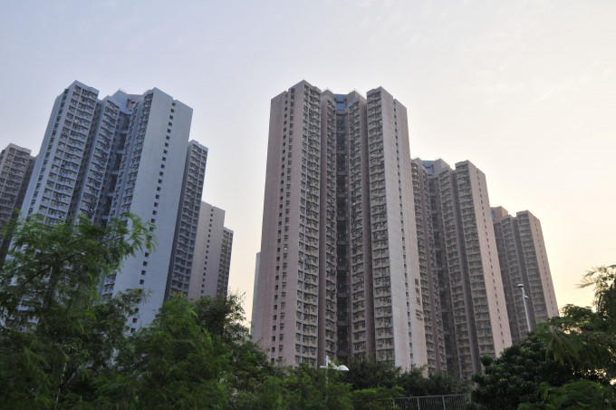 广明苑高层户未补地价592万沽，高市价约5%。