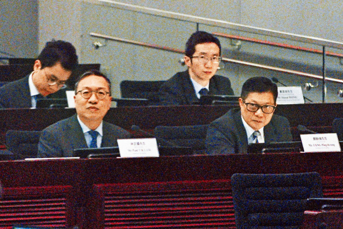 林定國與鄧炳強到立法會出席法案委員會會議。