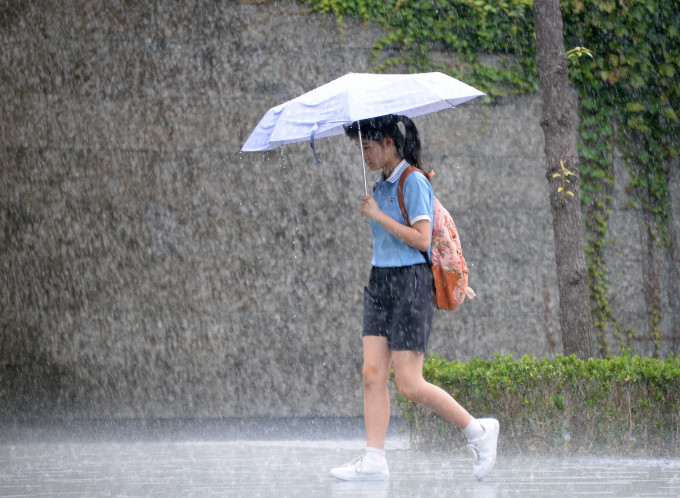 天文台发出雷暴警告。资料图片