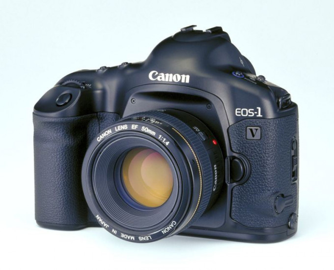 菲林相机EOS-1v。