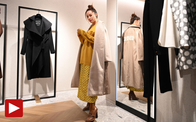 Stephy一身亮眼黃土色系冬裝現身Max Mara 1951開幕活動。