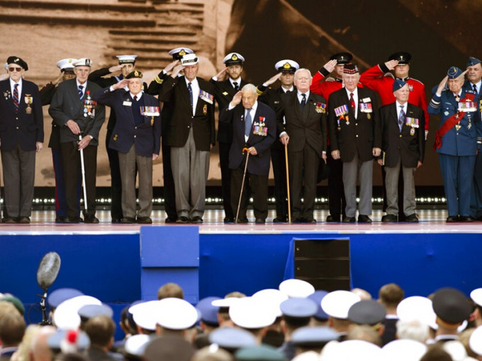 多名世界领袖及二战老兵，出席纪念诺曼第登陆75周年活动。AP