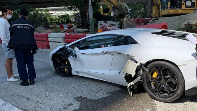 林宝坚尼车身损毁。香港突发事故报料区Alex Mui图片