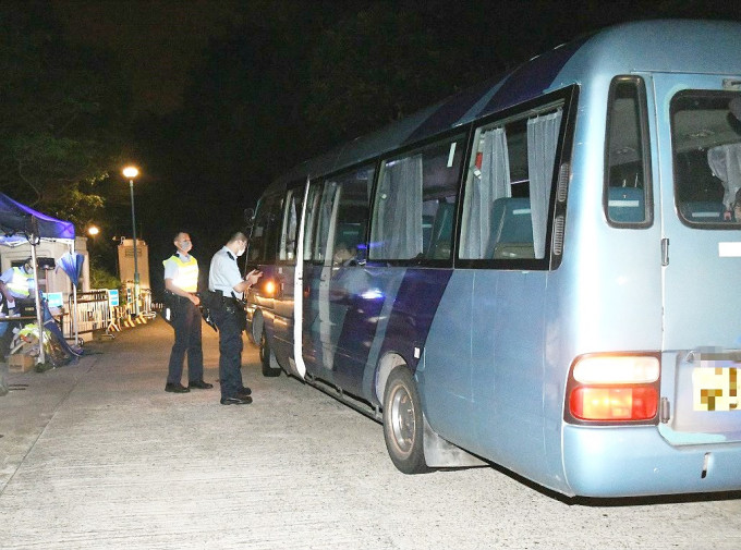 曾滞留机场10名杜拜抵港的旅客已送往检疫中心。资料图片