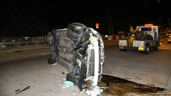 私家車有機油漏出。（李家傑攝）