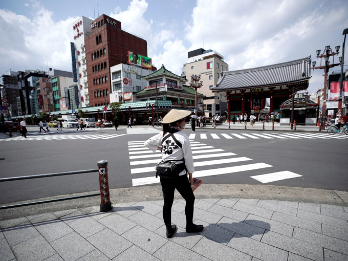 日本持續高溫，東京地區本月有26人因中暑死亡。 AP相片