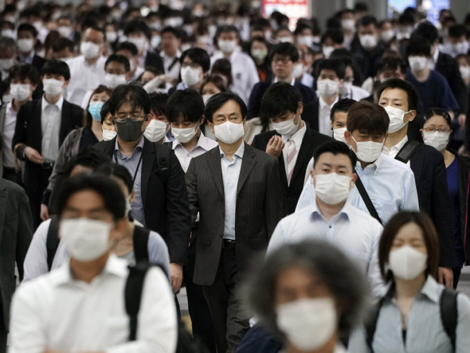 東京和北九州的新冠狀病毒疫情出現反彈。AP圖