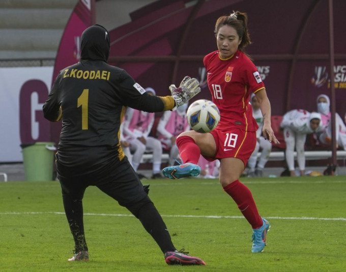 中国女足(红衫)已经提前晋级。Reuters