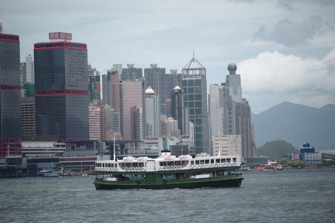董建华要让下一代意识到香港家门口有中国这个巨大巿场。