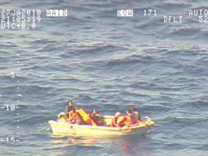 吉里巴斯一艘渡輪失聯10天後，一架新西蘭軍機在太平洋中部尋獲一艘載有7名生還者的小艇。(網圖)