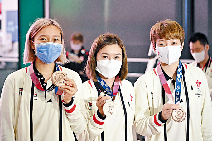 乒乓球女团成员苏慧音（左）、李皓晴（中）和杜凯琹将出席明日巡游活动。