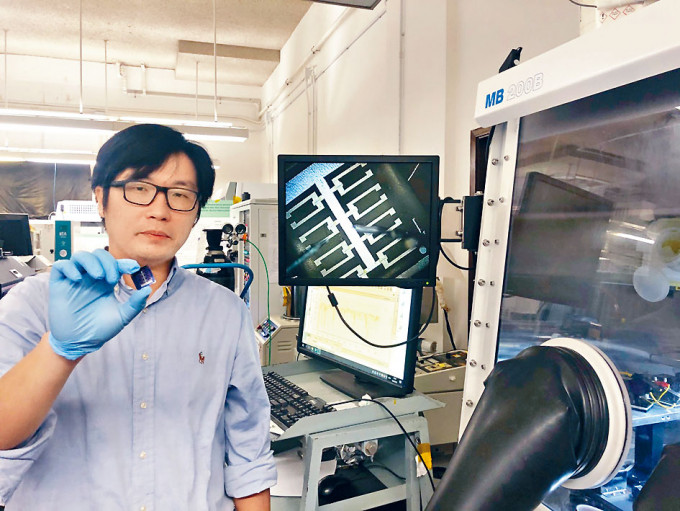 陳國樑的研究團隊研發嶄新的單層有機半導體晶體管。